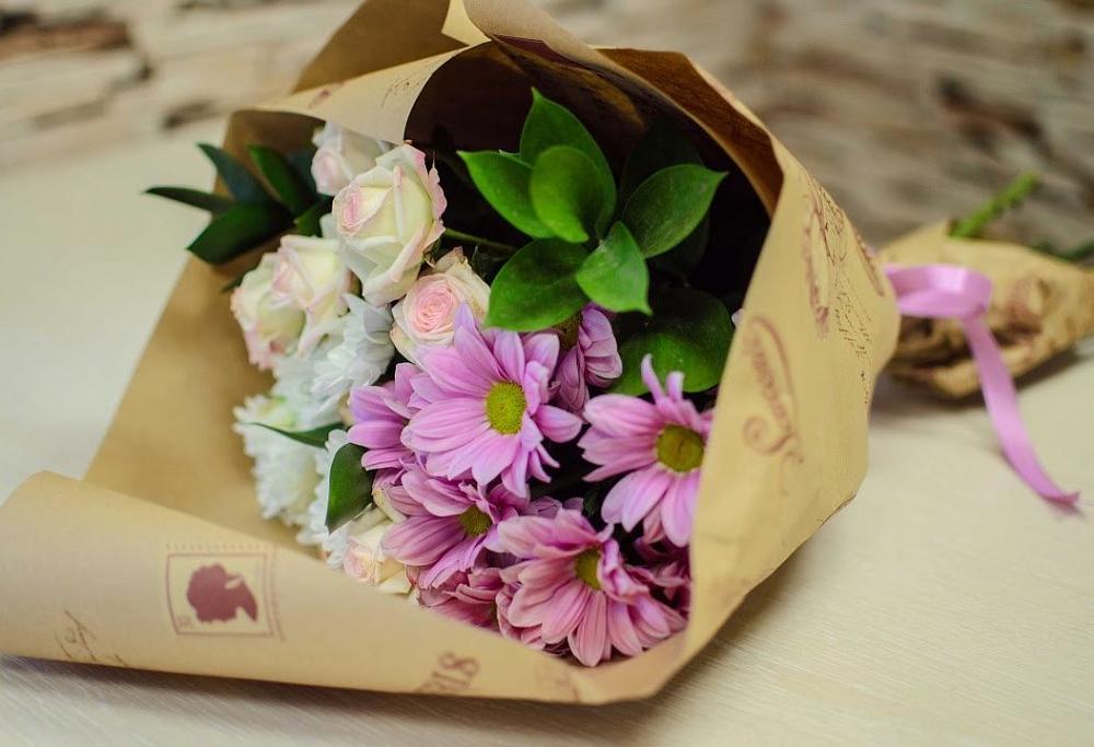 Букет цветов из: Розы и Хризантемы в Усть-Луга