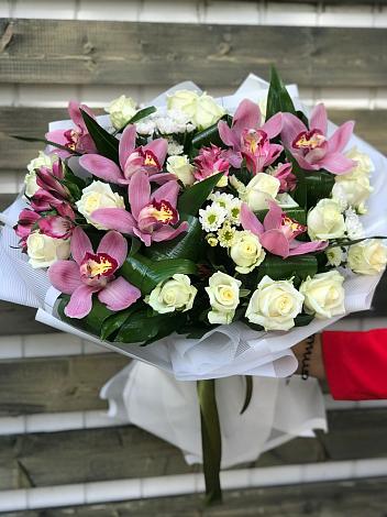 Букет цветов из: Розы и Хризантемы в Усть-Луга