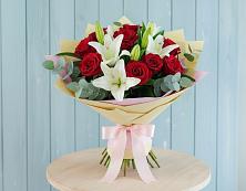 Букет цветов из:  Лилии и Розы в Усть-Луга