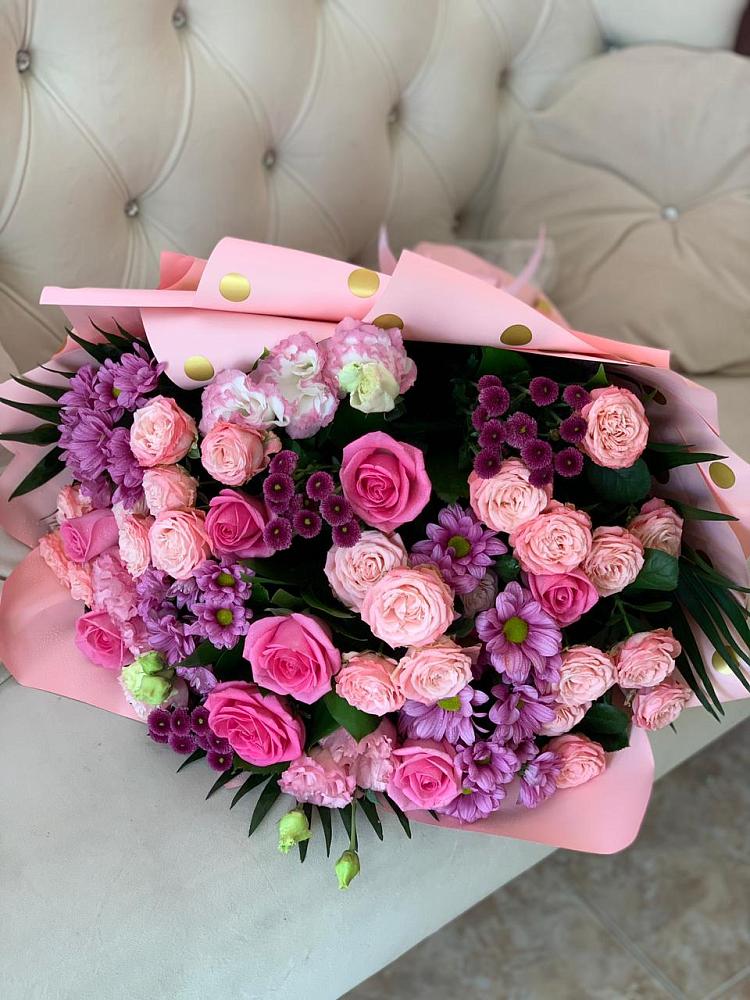 Букет цветов из: Хризантемы, Розы и Лизиантусы в Усть-Луга