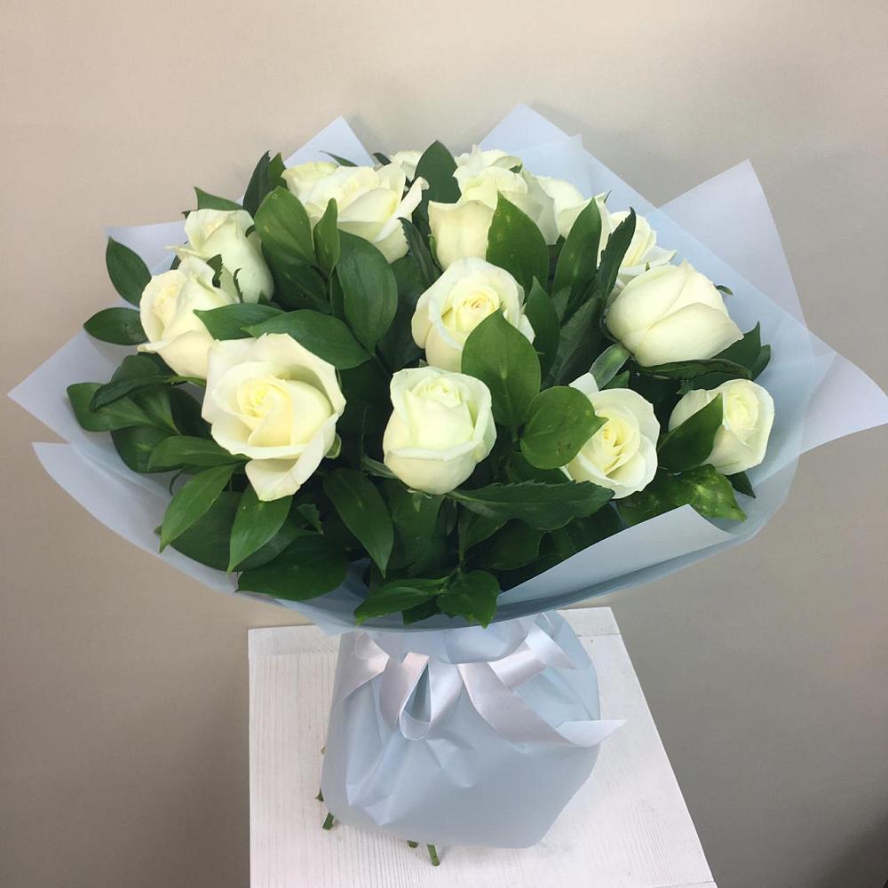 Букет 15 Белых роз Проуд в Усть-Луга