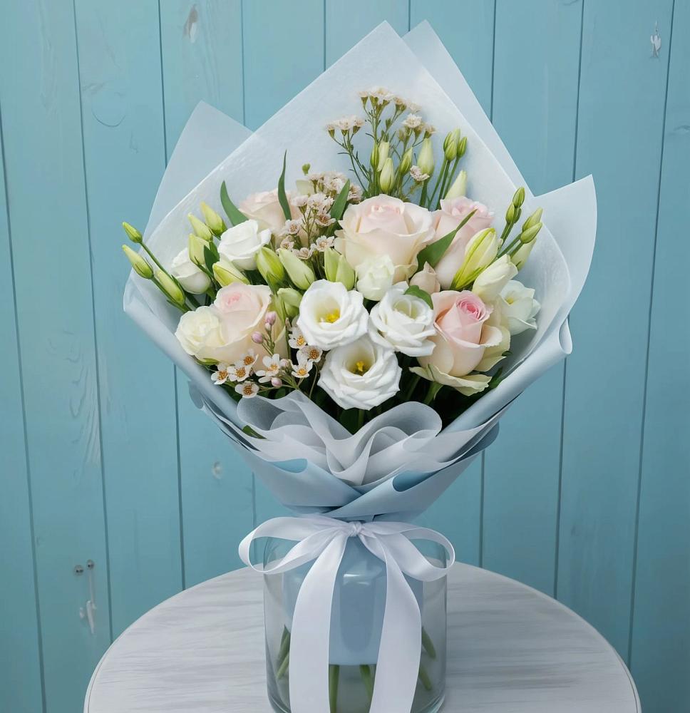 Букет цветов из: Розы и Лизиантусы в Усть-Луга