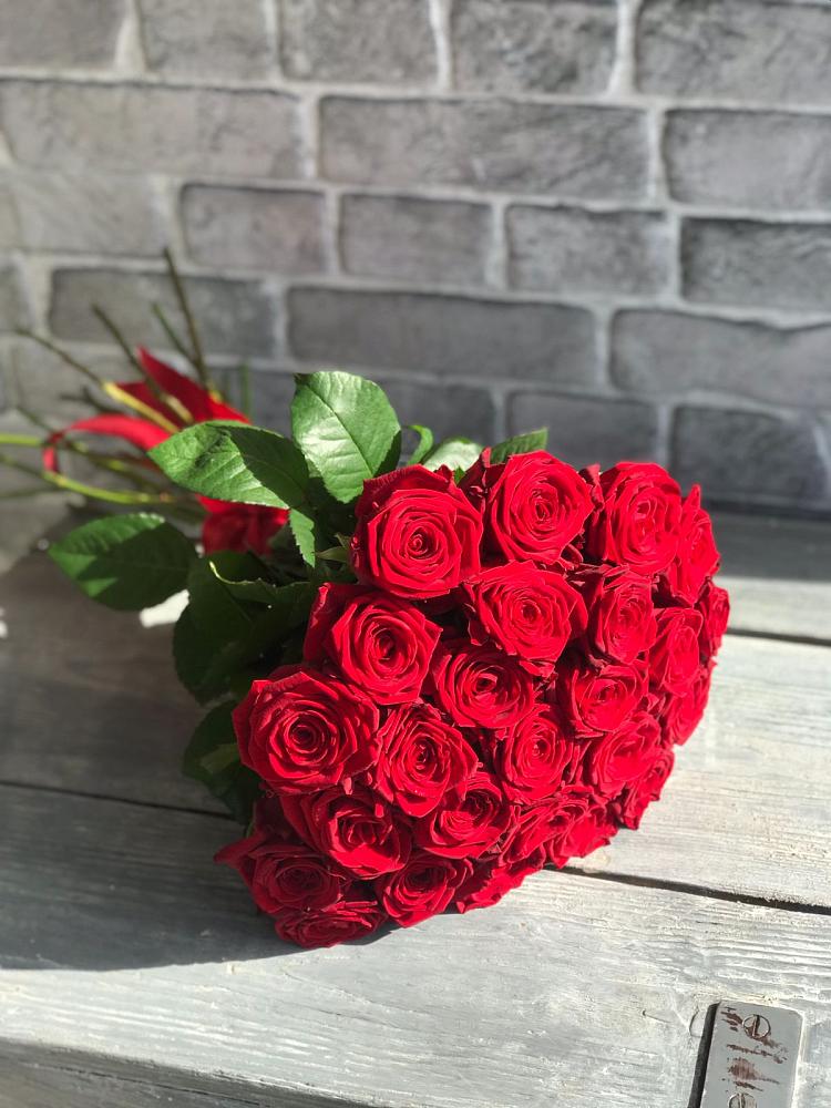 Букет Красные розы Фридом в Усть-Луга