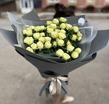 Букет Белые кустовые розы Солинеро в Усть-Луга