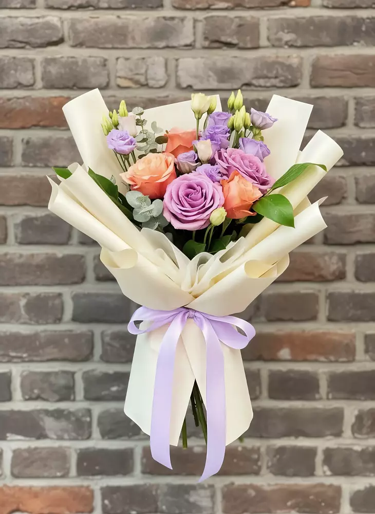 Букет цветов из: Лизиантусы и Розы в Усть-Луга