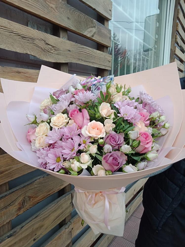 Букет цветов из: Розы и Хризантемы в Усть-Луга