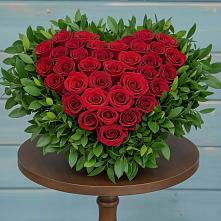 Цветочная композиция из Розы в виде сердца в Усть-Луга