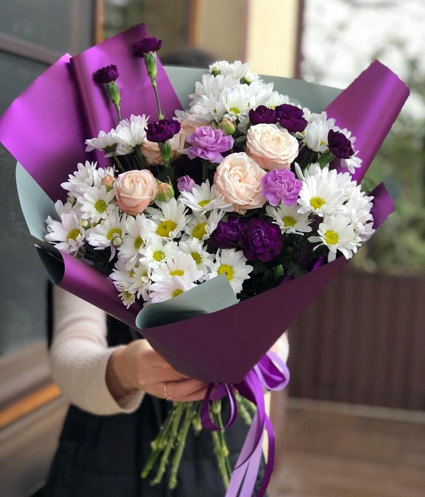 Букет цветов из: Хризантемы, Гвоздики и Розы в Усть-Луга