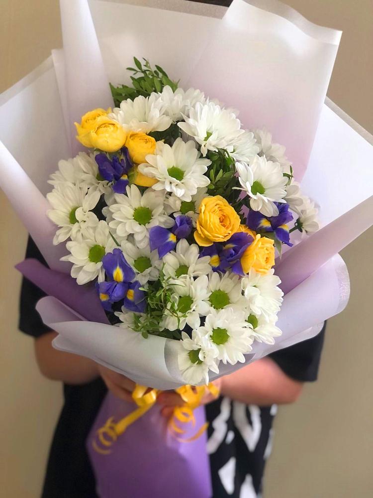 Букет цветов из: Ирисы, Хризантемы и Розы в Усть-Луга