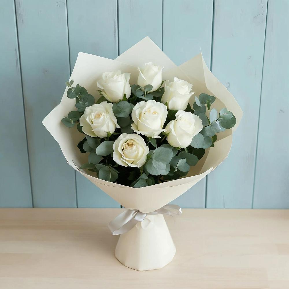 Букет Белые розы в Эвкалипте в Усть-Луга