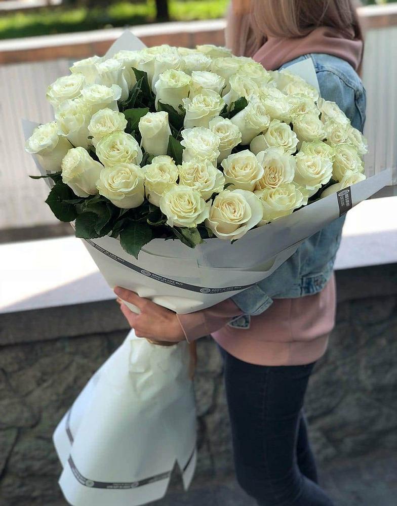 35 Белых роз в Усть-Луга Букет 35 Белых роз в Усть-Луга