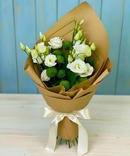 Букет цветов из:  Хризантемы и Лизиантусы в Усть-Луга