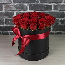 Цветочная композиция из Розы в шляпной коробке в Усть-Луга