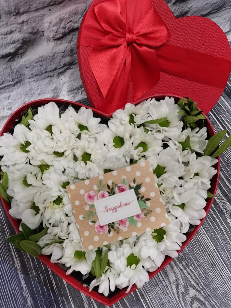 Цветочная композиция из Хризантемы в виде сердца в Усть-Луга