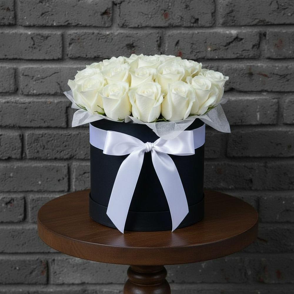 Цветочная композиция из Розы в шляпной коробке в Усть-Луга