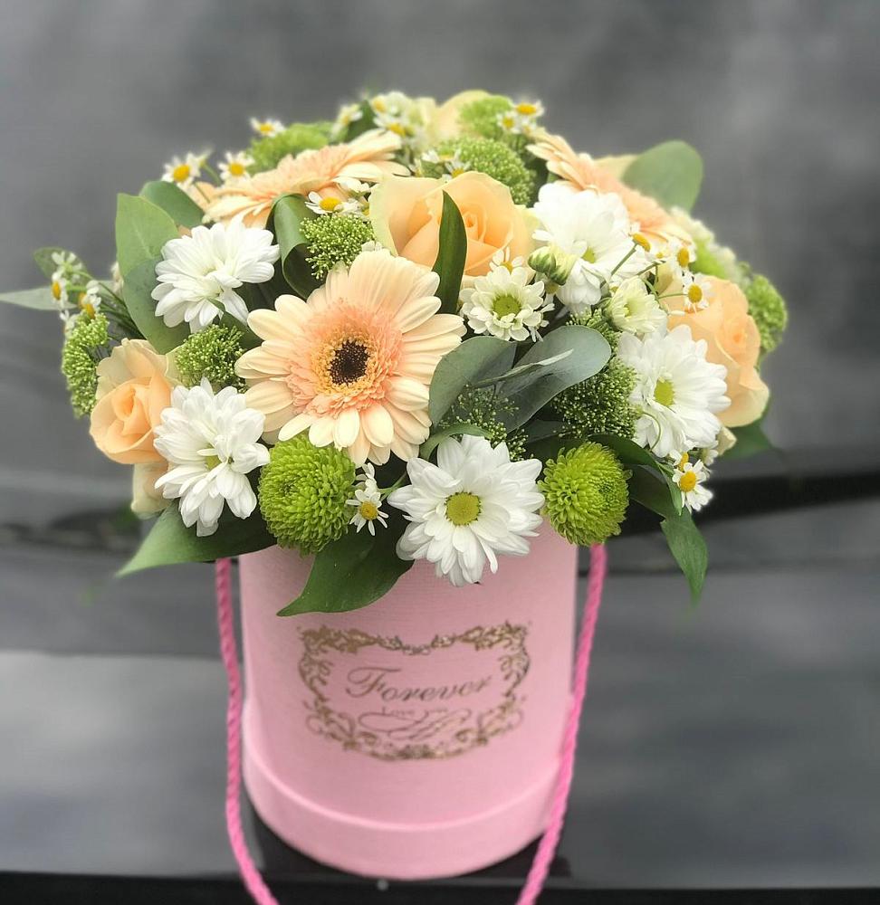 Цветочная композиция из Розы, Герберы и Хризантемы в шляпной коробке в Усть-Луга