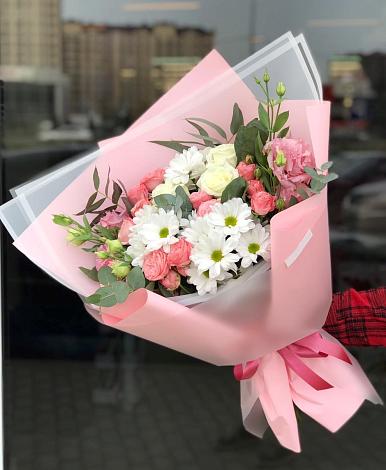 Букет цветов из: Розы, Лизиантусы и Хризантемы в Усть-Луга