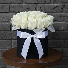 Цветочная композиция из Розы в шляпной коробке #REPLACE_PRED# Усть-Луга